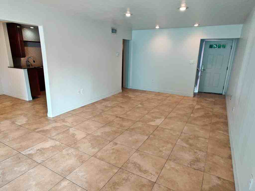 920 Aragon Ave - Photo 5 of 24
