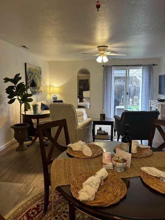 563 Primrose Dr - Photo 4 of 50