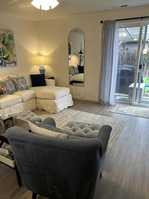 563 Primrose Dr - Photo 7 of 50