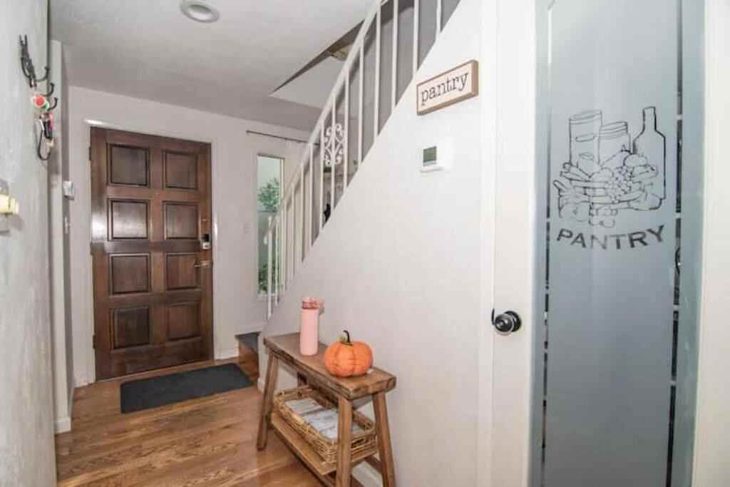 1309 Maple Leaf Ct - Photo 3 of 50