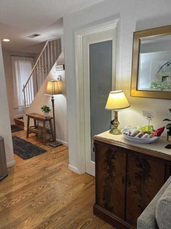 1309 Maple Leaf Ct - Photo 4 of 50