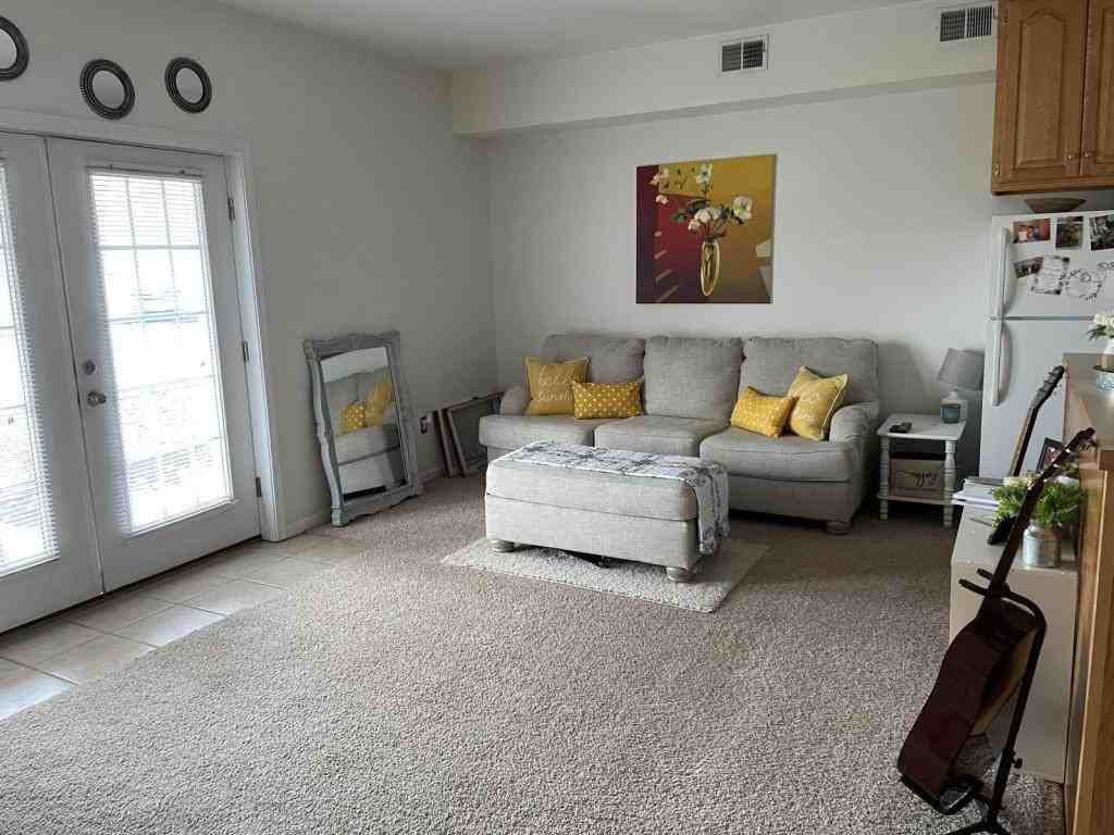 706 Canterbury Dr - Photo 2 of 9