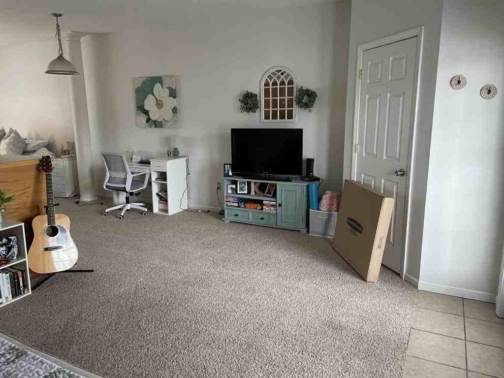706 Canterbury Dr - Photo 3 of 9