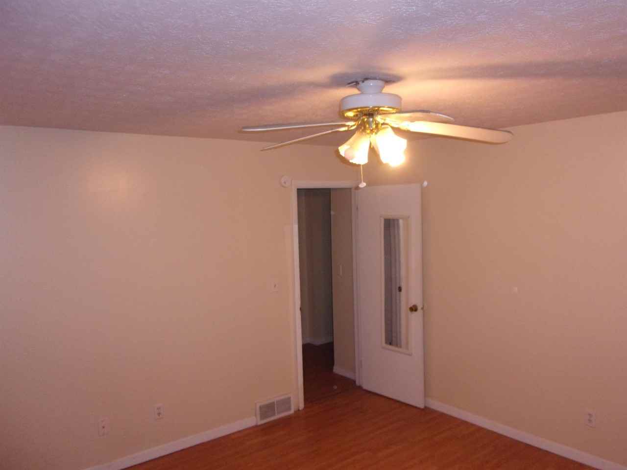 471 Brentwood Ave #B471 - Photo 3 of 9