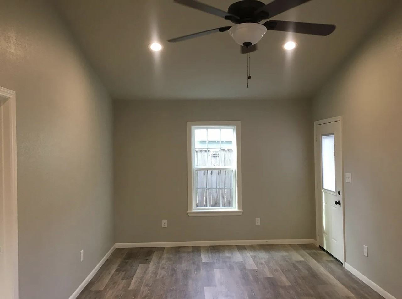 916 North Austin Street #102 - Photo 6 of 15