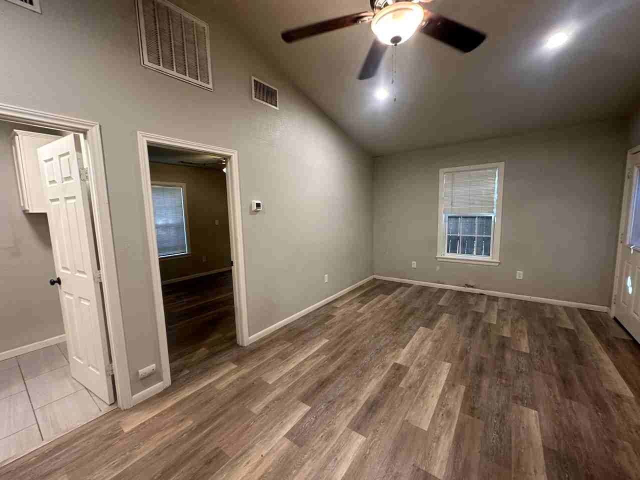 916 N Austin St #102 - Photo 6 of 15