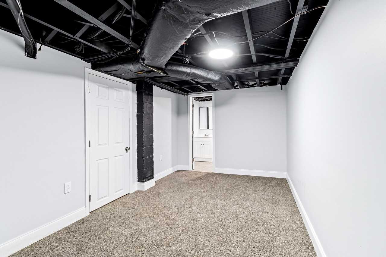 103 S 43rd St - Photo 5 of 10