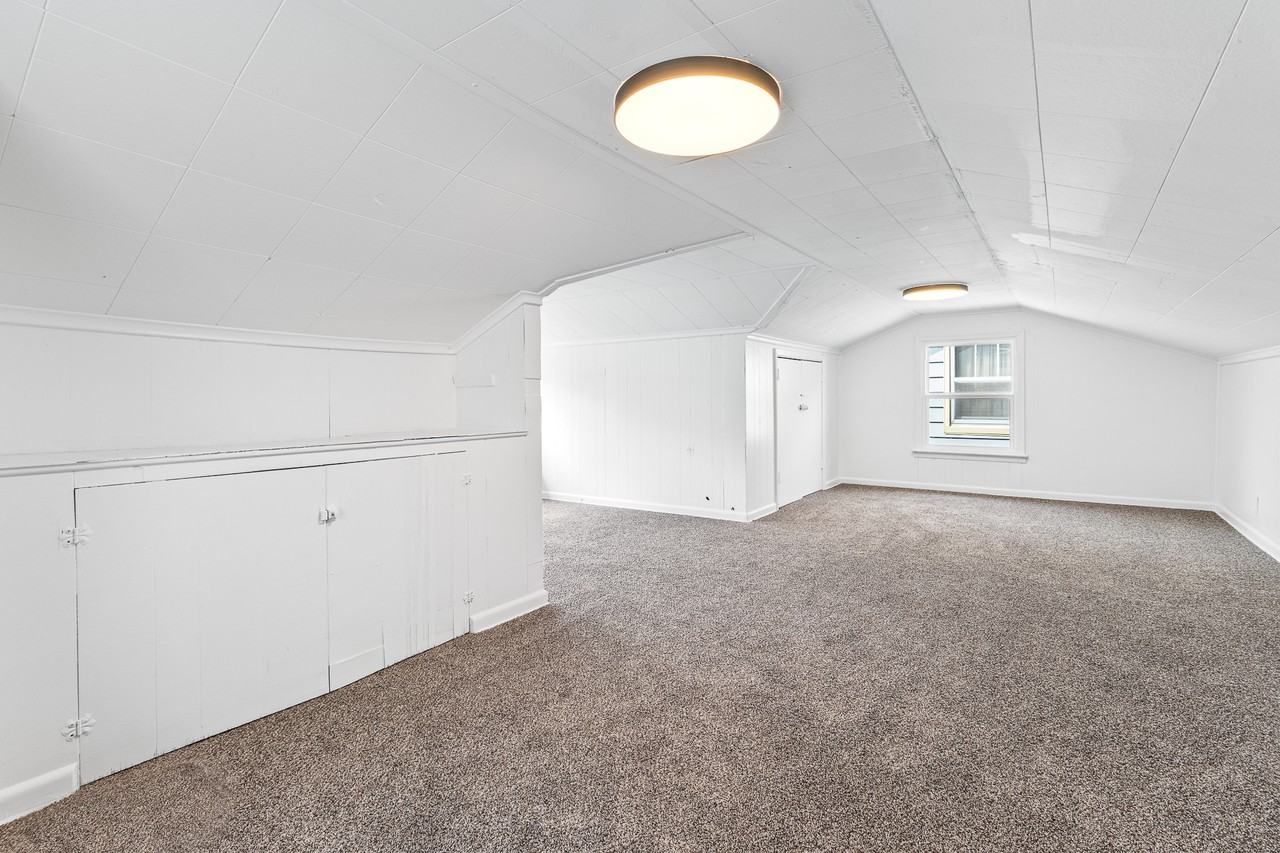 103 S 43rd St - Photo 4 of 10