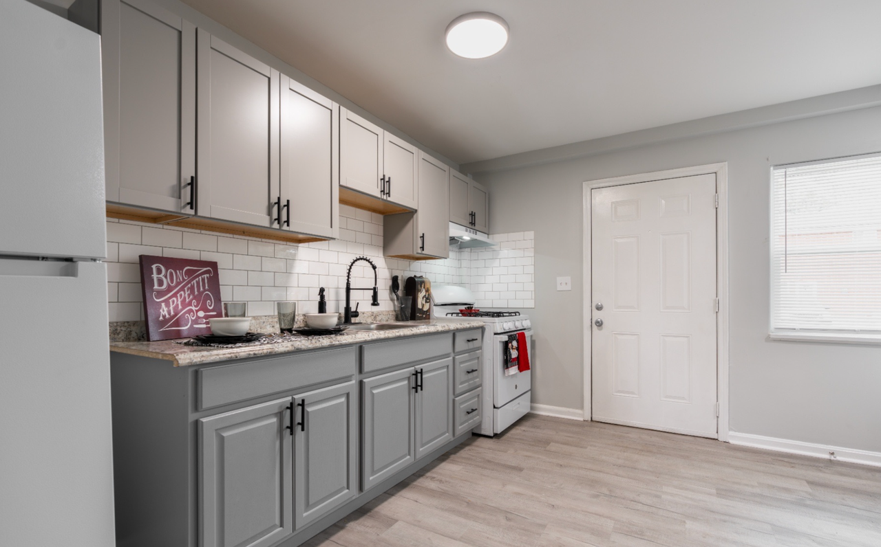 Carpenter Apartments - Photo 5 of 44