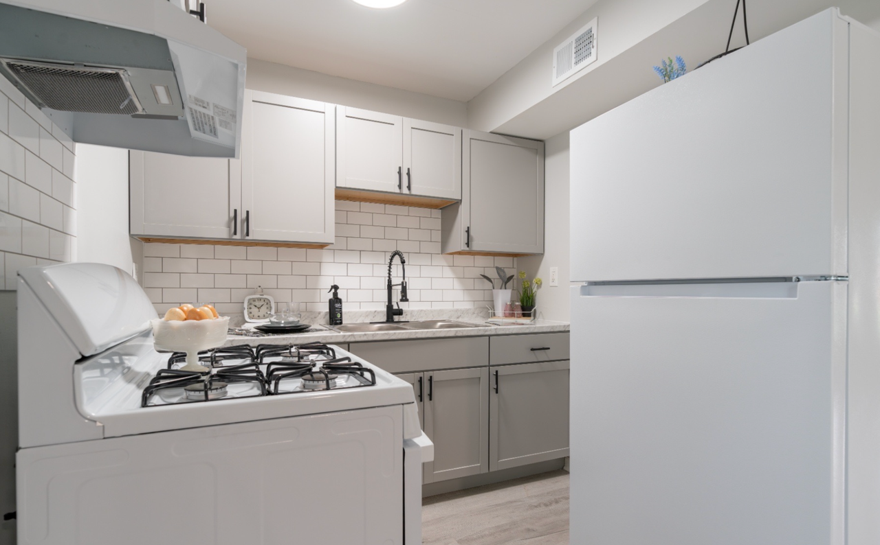 Carpenter Apartments - Photo 6 of 36