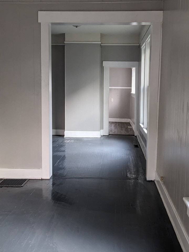 335 Richmond Ave - Photo 5 of 12