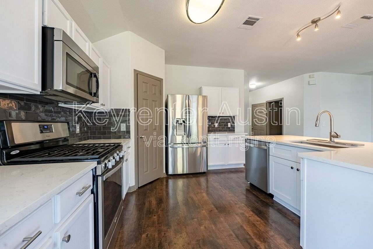 605 Arrowood Pl - Photo 2 of 21