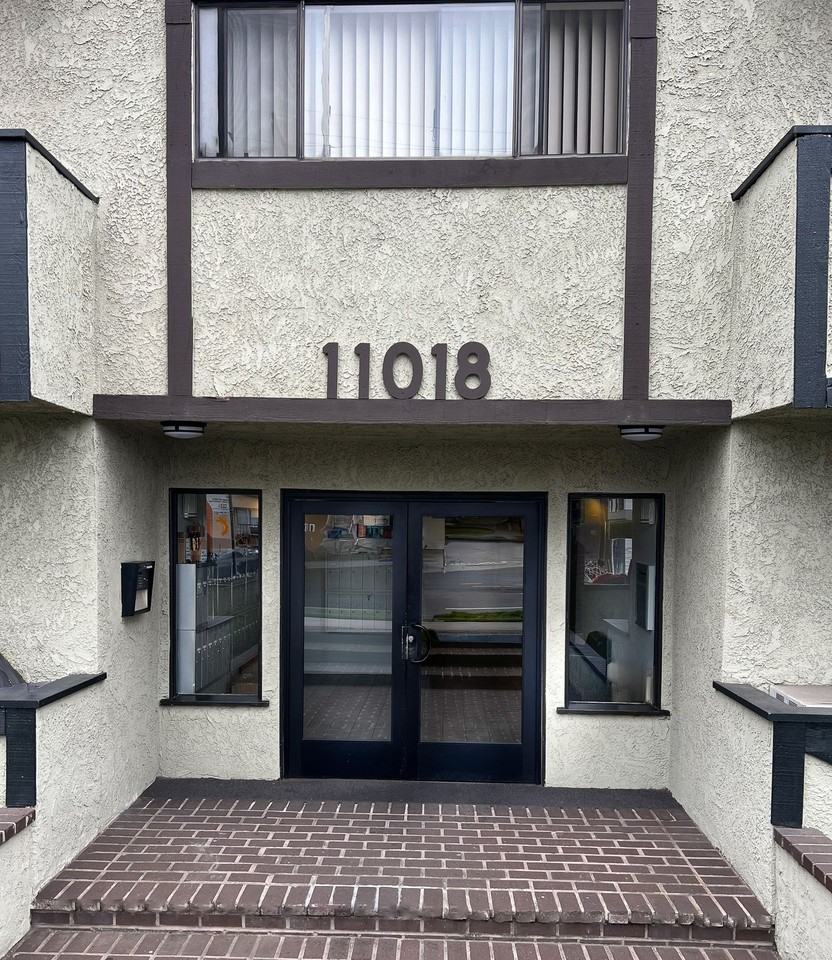 11018 Moorpark Apartments - Photo 3 of 8