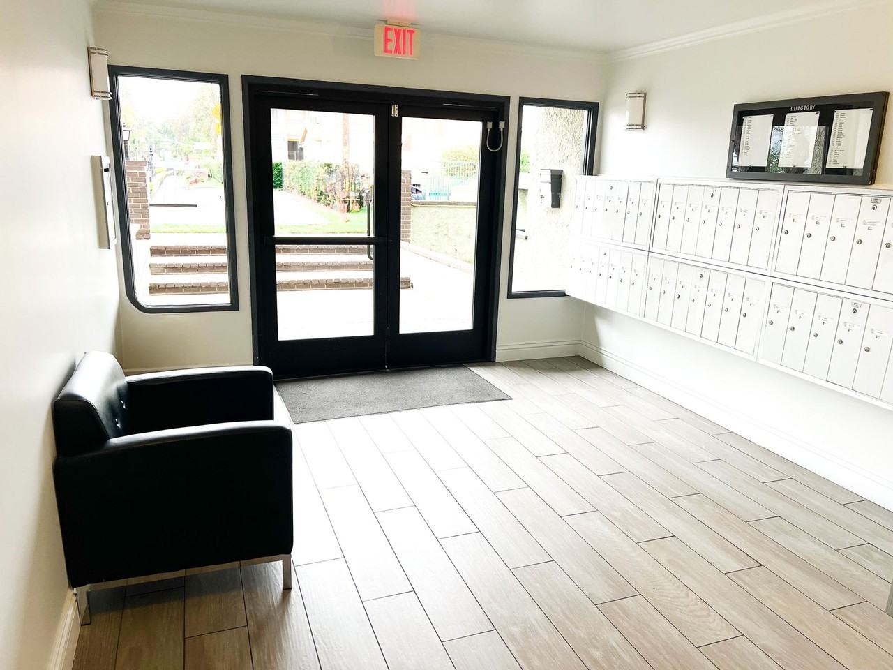 11018 Moorpark Apartments - Photo 4 of 8