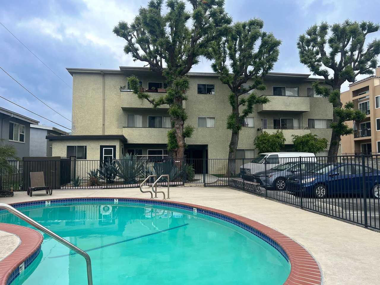 11018 Moorpark Apartments - Photo 6 of 8