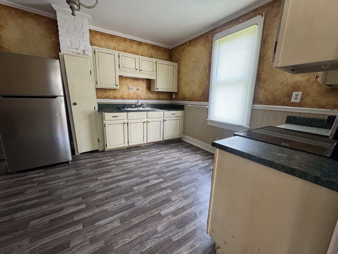 18 E 2nd Ave - Photo 2 of 12