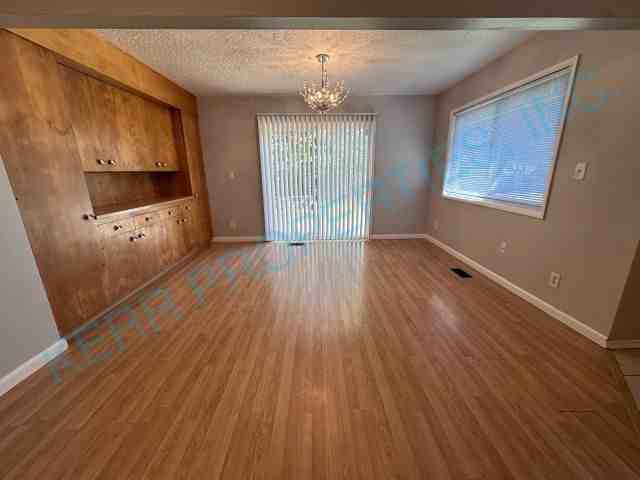 12407 Ne Knott St - Photo 4 of 27