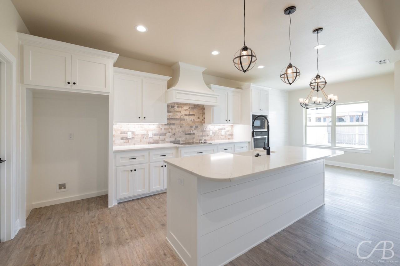 6566 Stadium Dr - Photo 4 of 24