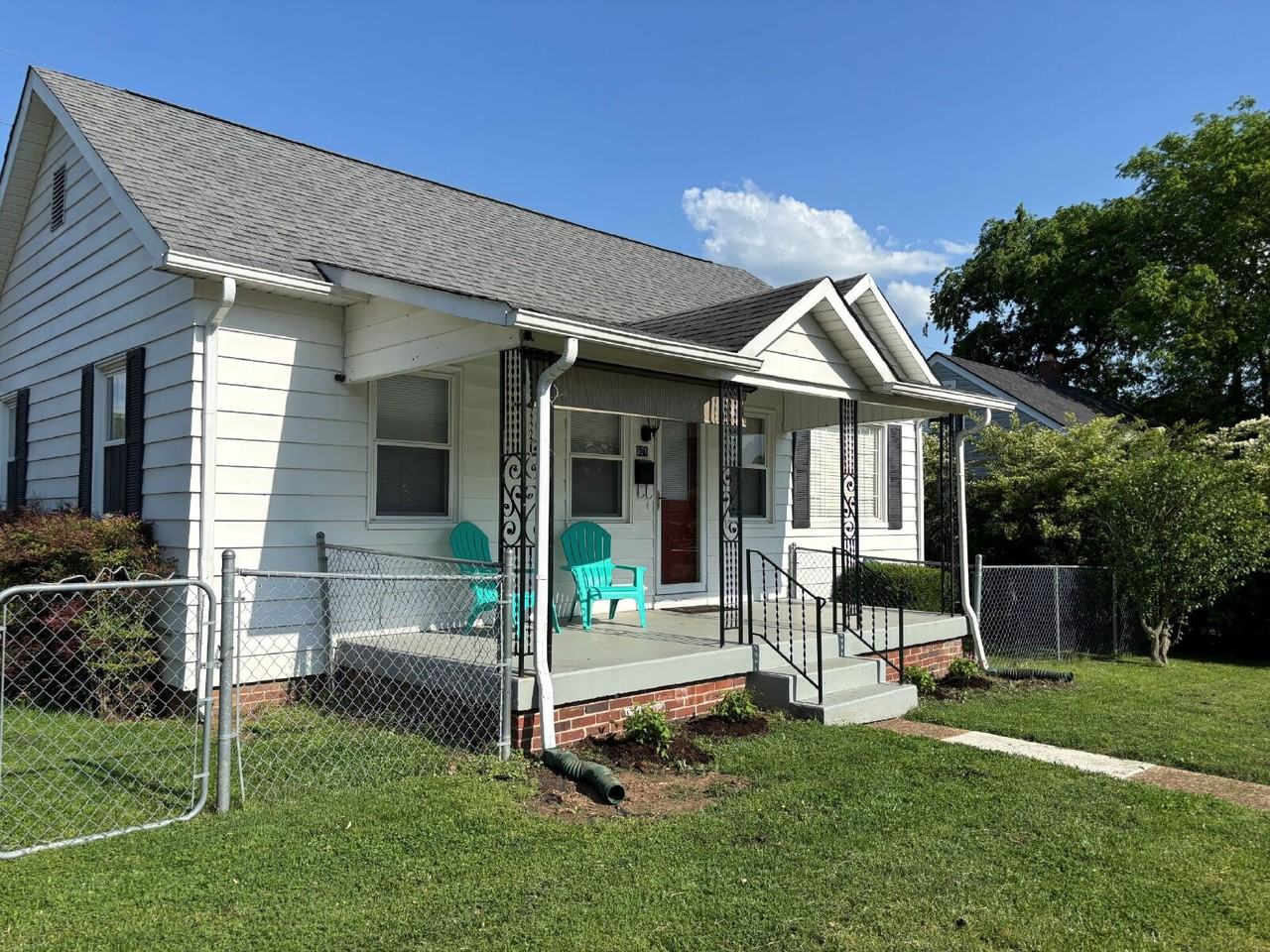 901 Berry St - Photo 2 of 12