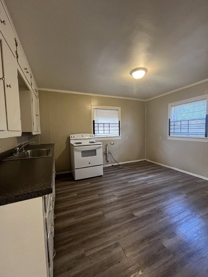 1902 45th St - Photo 6 of 10