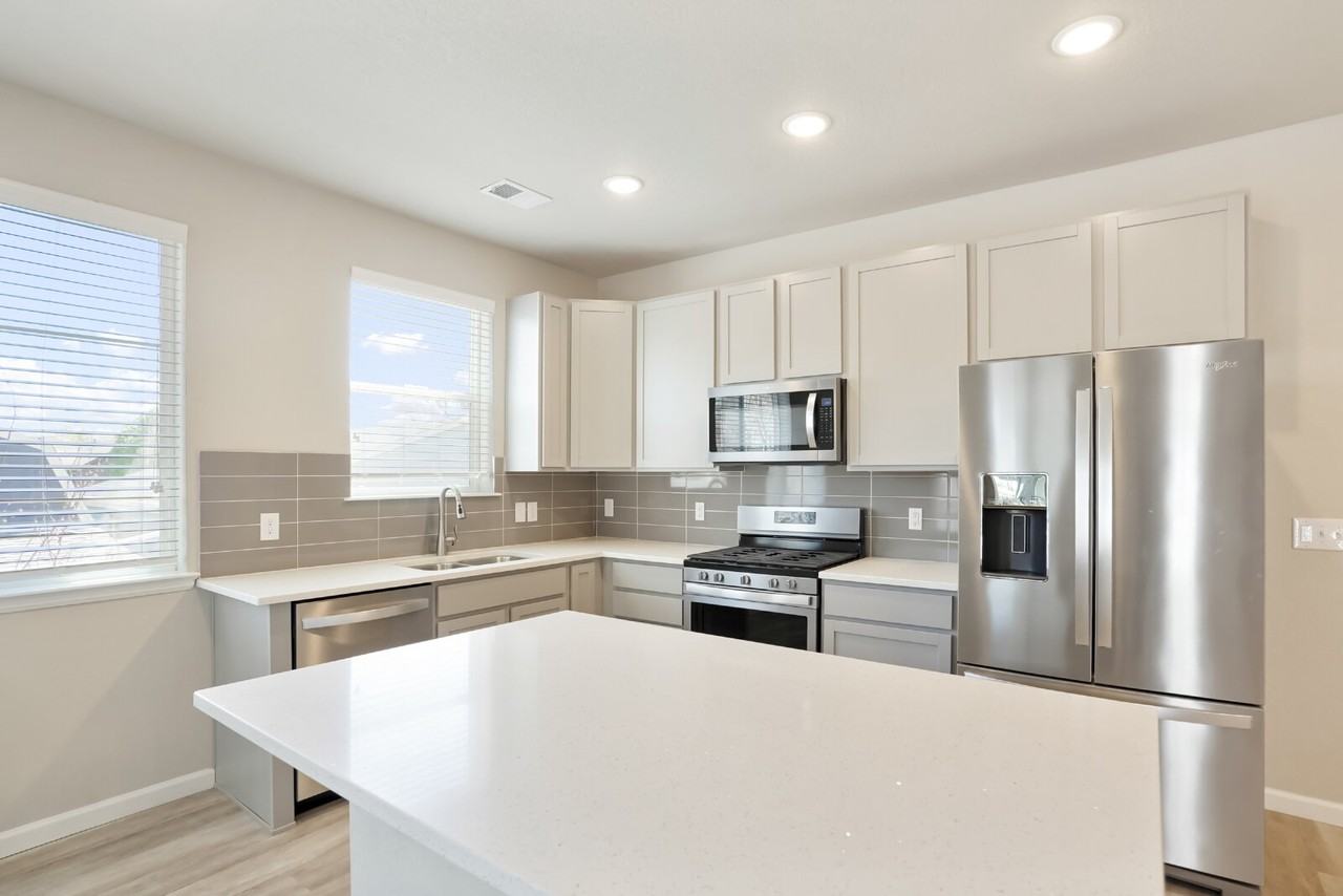 1320 Hoyt St #6 - Photo 5 of 25