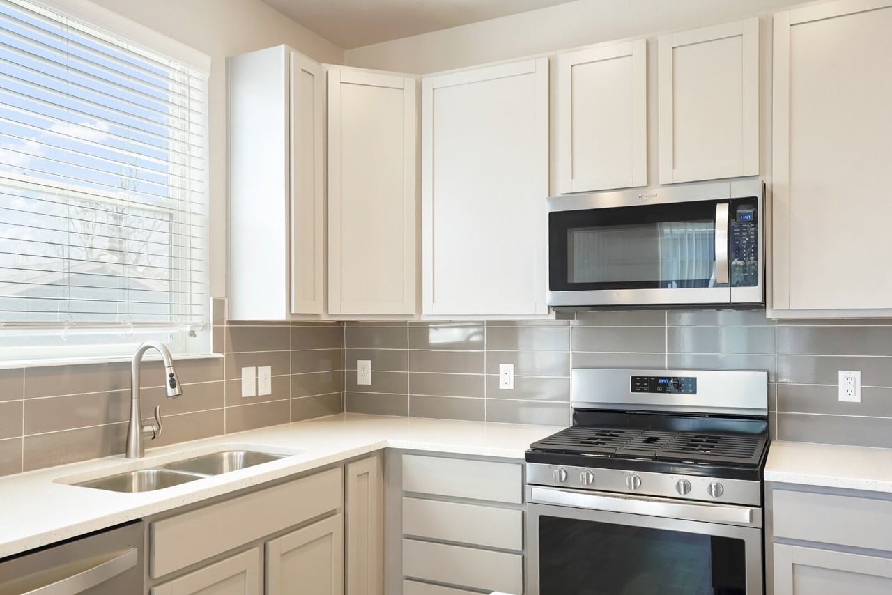 1320 Hoyt St #6 - Photo 6 of 25