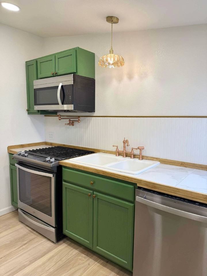 385 South 2nd East Street Apt C - Photo 2 of 22
