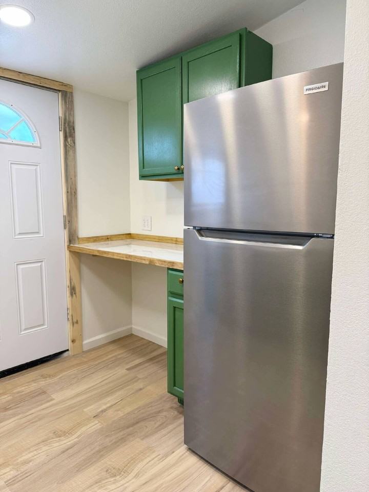 385 South 2nd East Street Apt C - Photo 5 of 22