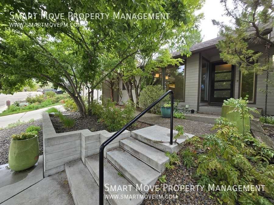 945 E Hearthstone Dr - Photo 4 of 50