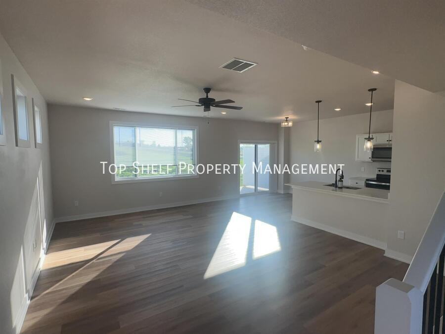5568 Cedar Dr - Photo 2 of 12