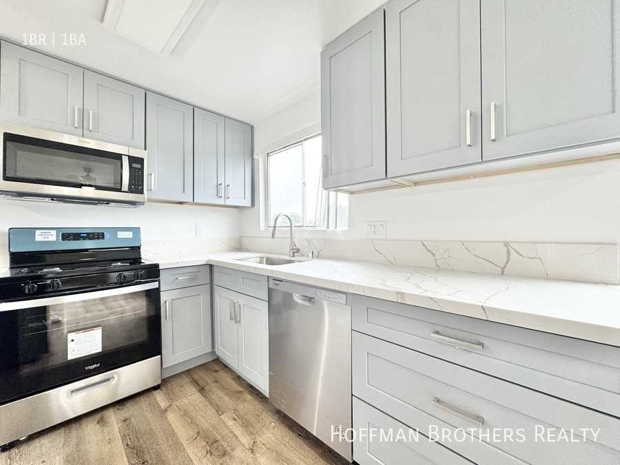 14917 Hartland St #7 - Photo 3 of 10