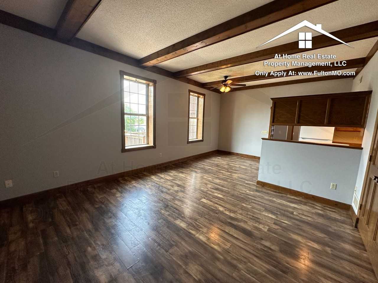 103 E 10th St - Photo 3 of 24