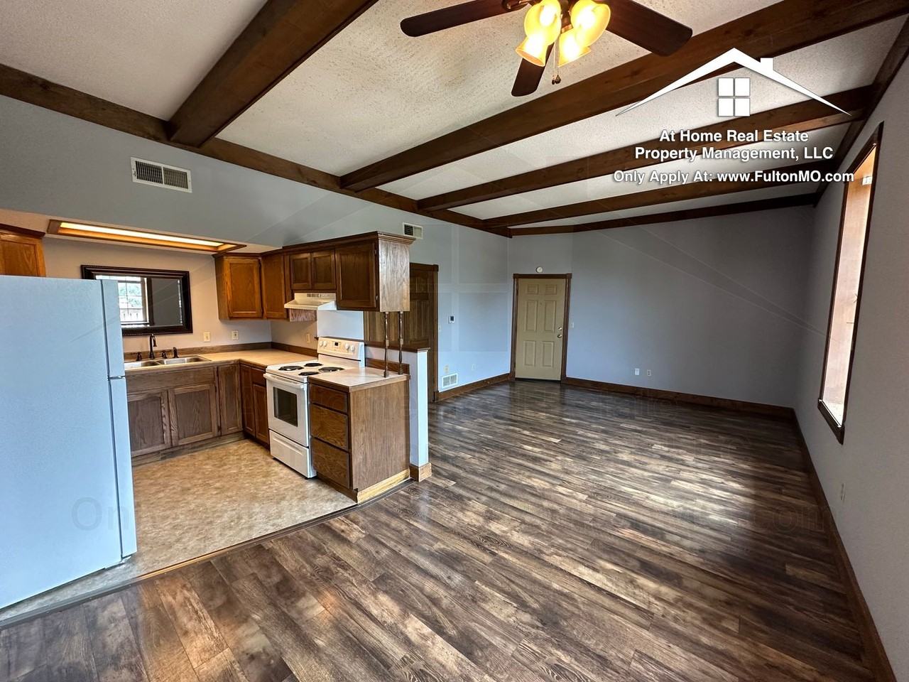 103 E 10th St - Photo 5 of 24