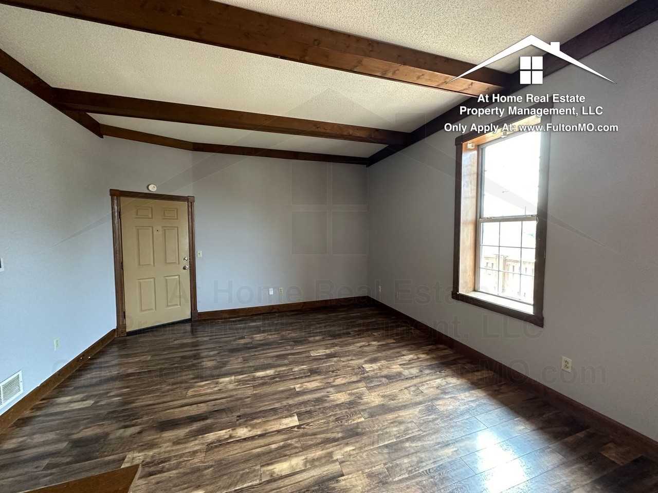 103 E 10th St - Photo 6 of 24