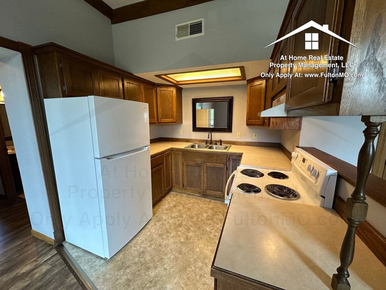 103 E 10th St - Photo 7 of 24
