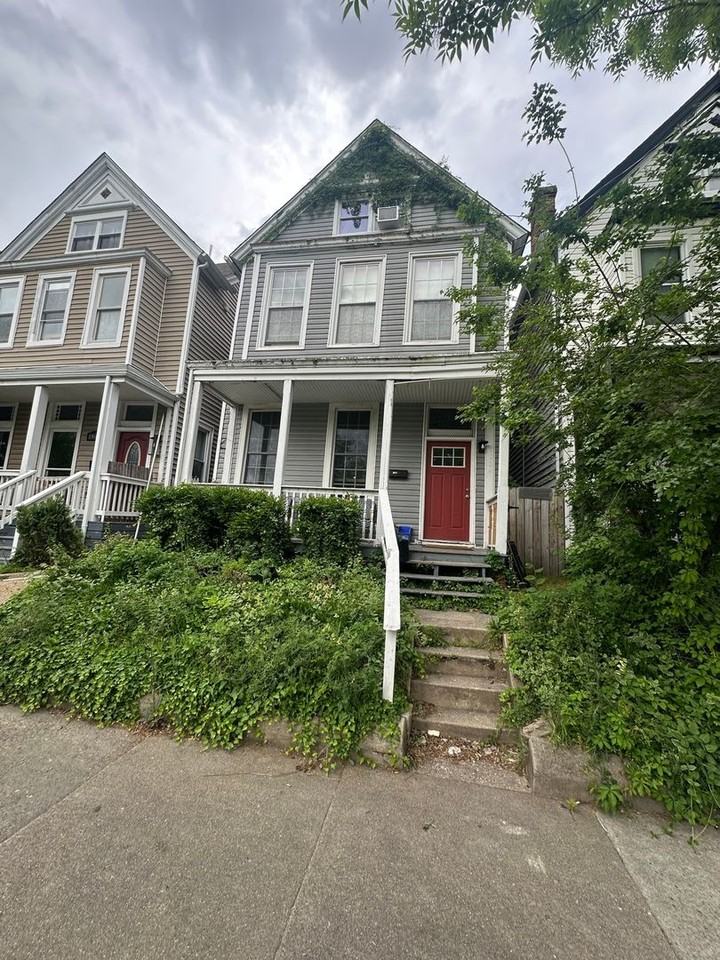 1904 W Main St - Photo 2 of 15