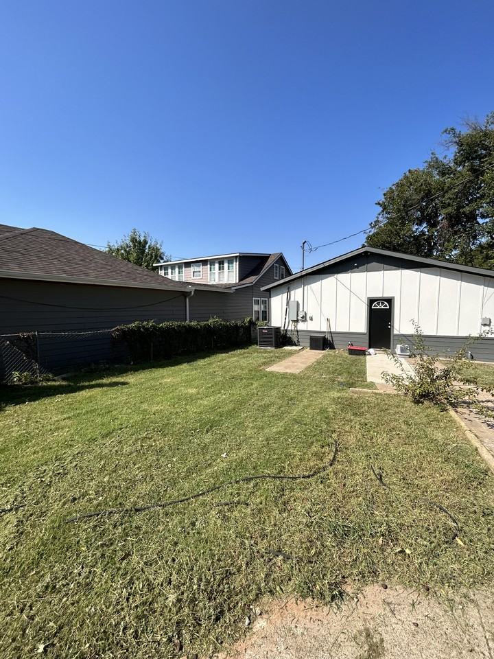 2754 W 12th St #NA - Photo 3 of 12
