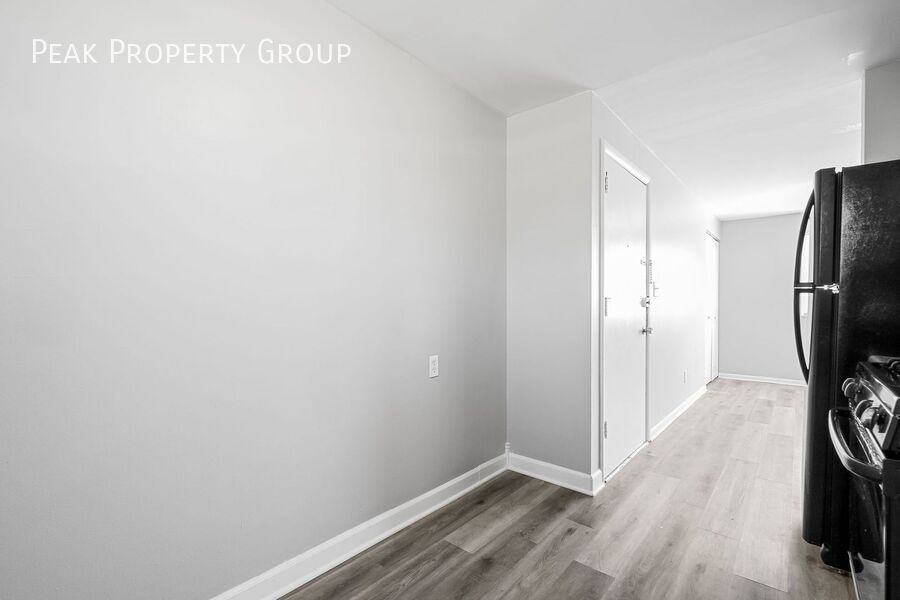 474 Elsmere St #D - Photo 6 of 14