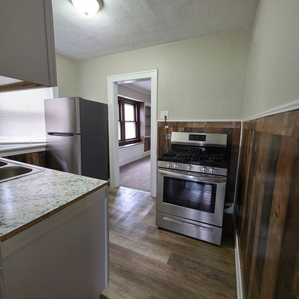 1394 Larchmont Rd - Photo 3 of 22