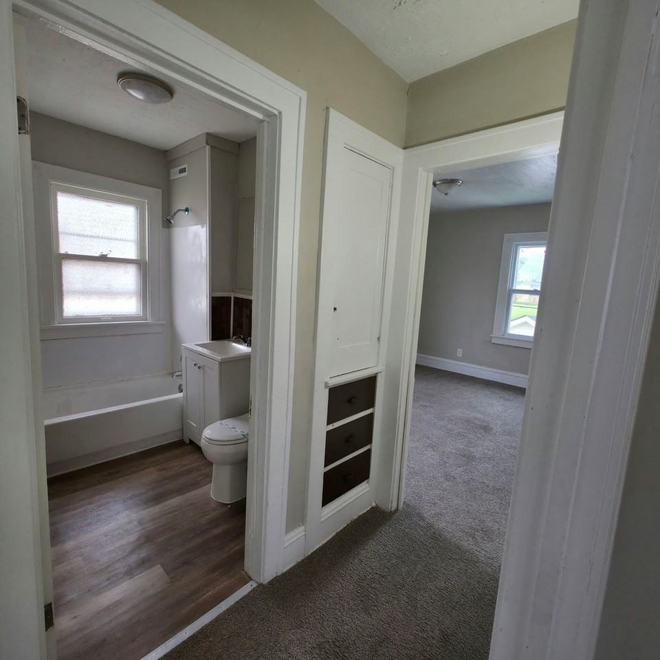 1394 Larchmont Rd - Photo 7 of 22