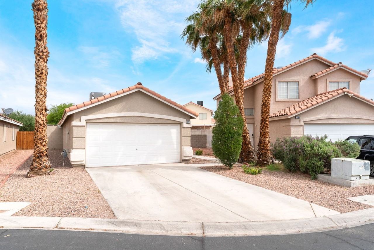 5274 Marauder Ct - Photo 3 of 19