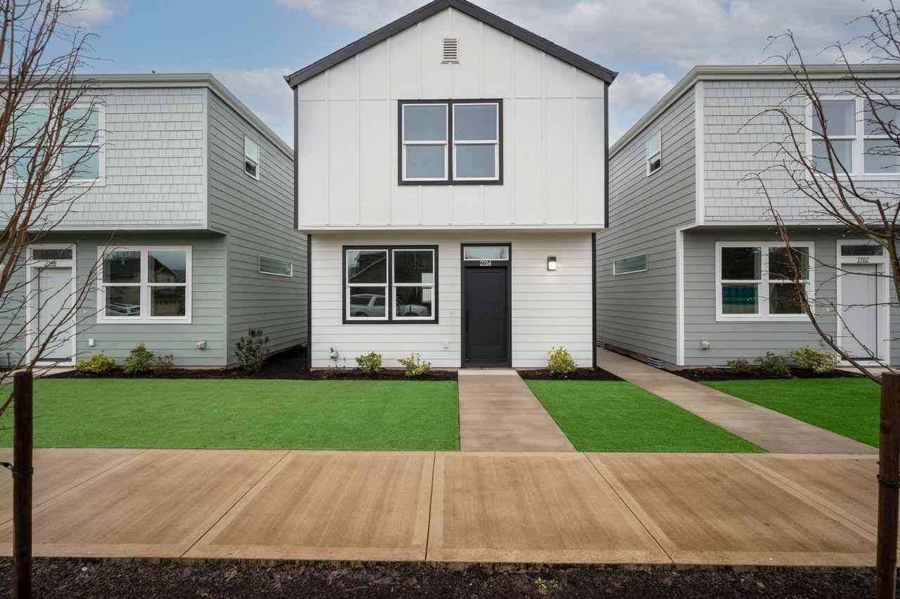 2764 N Crater Ln - Photo 2 of 32