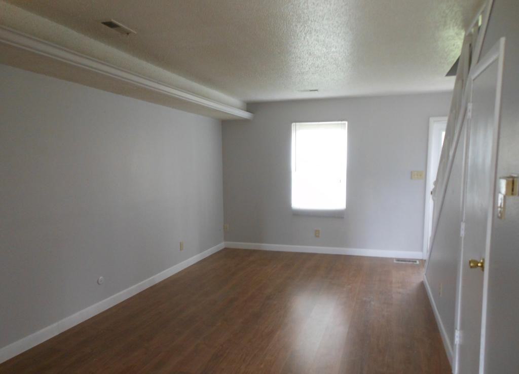 1139 N Park Ave #NA - Photo 2 of 10