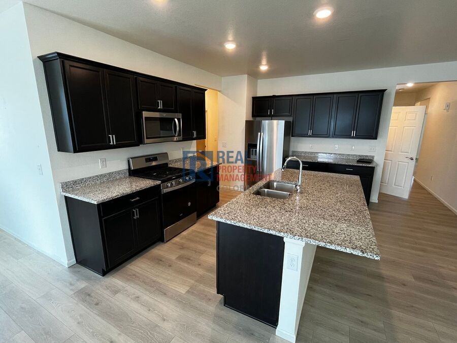 10189 Cedar St - Photo 3 of 26