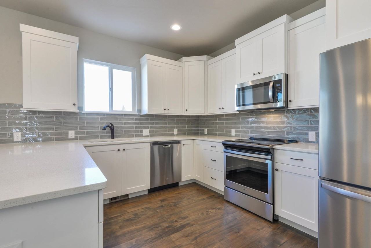 1544 Tundra Ave - Photo 2 of 27
