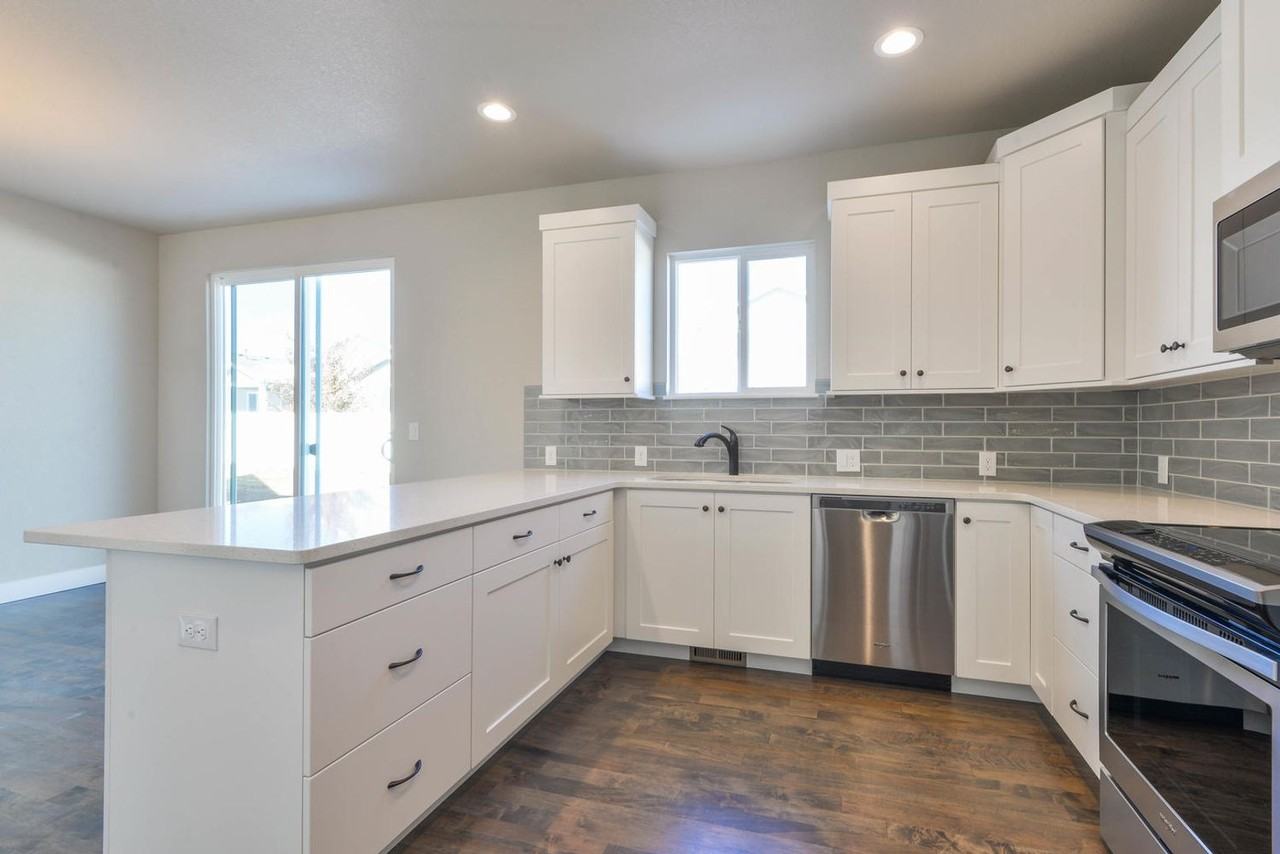 1544 Tundra Ave - Photo 3 of 27