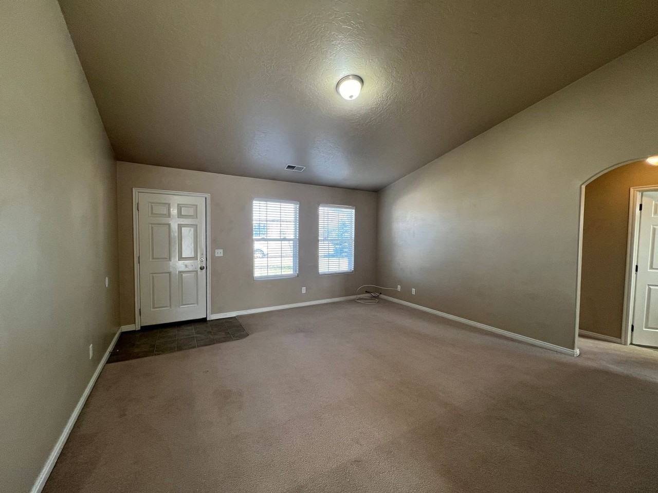 417 W 2075 N - Photo 3 of 20