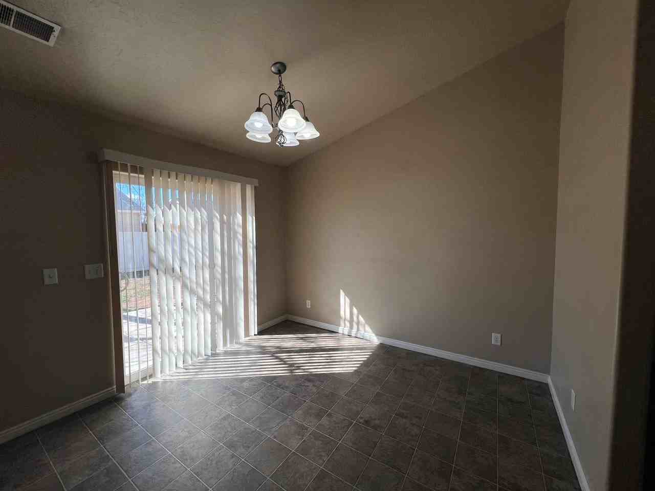 417 W 2075 N - Photo 4 of 20
