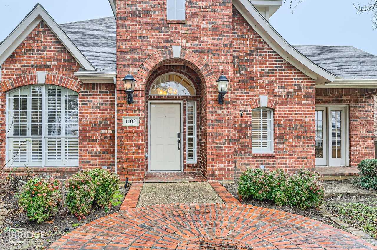 1105 Shores Blvd - Photo 2 of 27