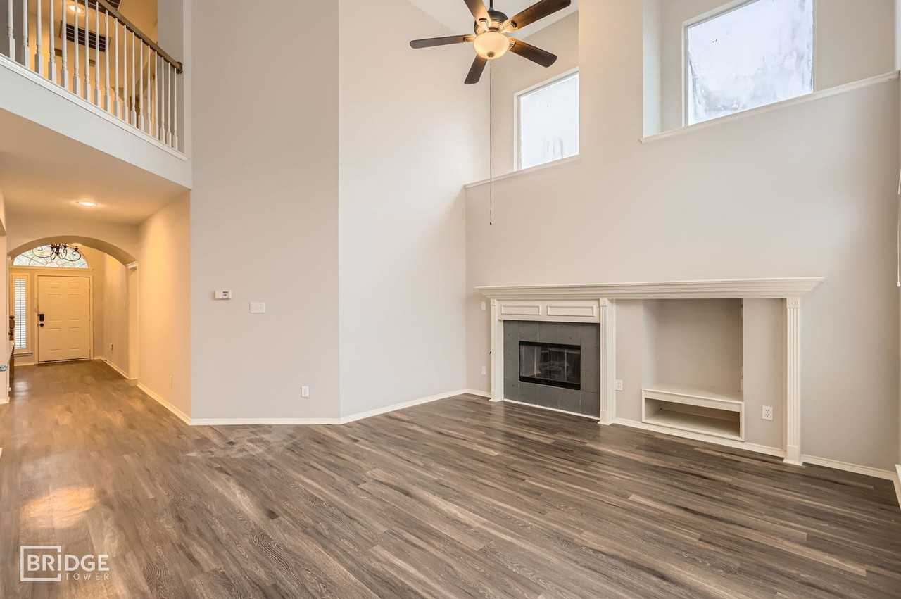 1105 Shores Blvd - Photo 5 of 27